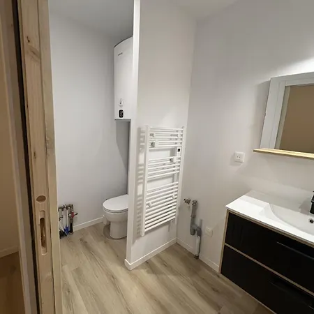 Loni Experiences - Indus Apartment