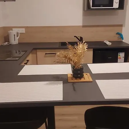 Loni Experiences - Indus Apartment