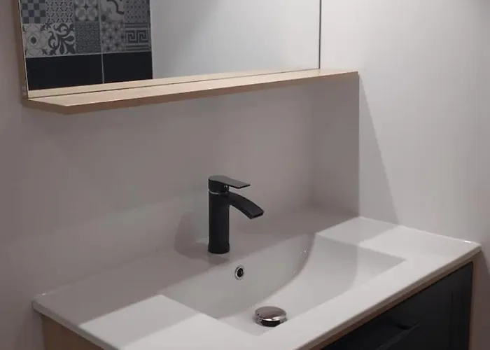 Loni Experiences - Indus Apartment