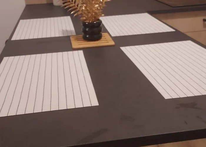 Loni Experiences - Indus Apartment