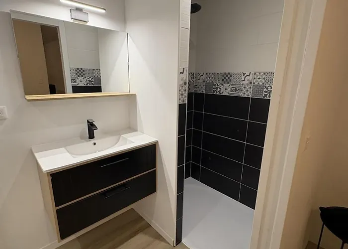 Loni Experiences - Indus Apartment