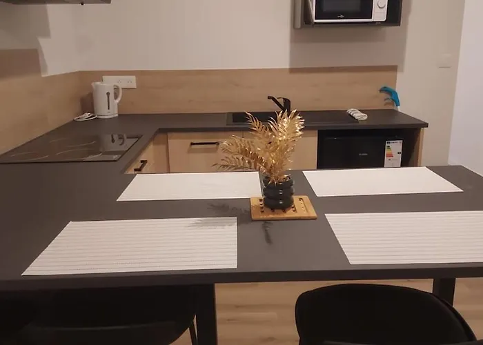 Loni Experiences - Indus Apartment